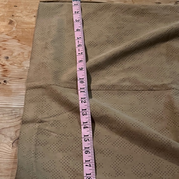 NWT Chico’s suede skirt in tan - Picture 4 of 4
